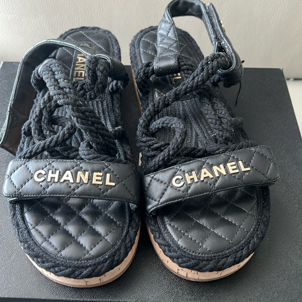 AUTHENTIC CHANEL LEATHER SANDAL SIZE 40 EUROPEAN